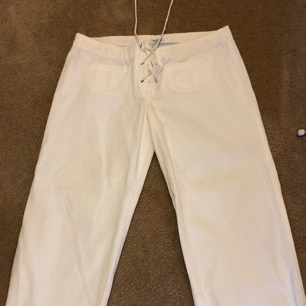 Abercrombie Fitch lace up capris pants